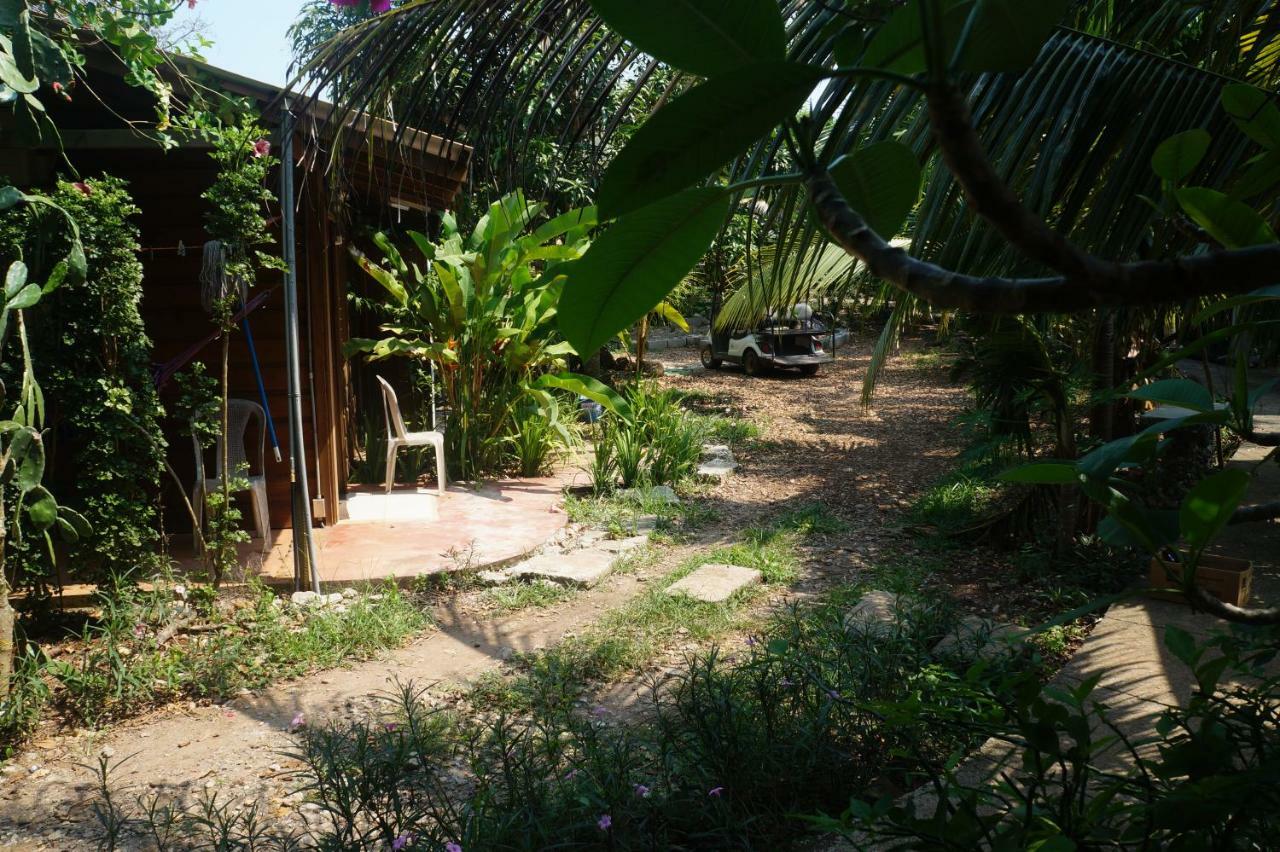 Apartments Chez Milady Útila Exterior foto